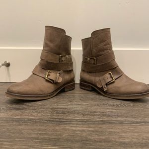 T&B Ankle Boots